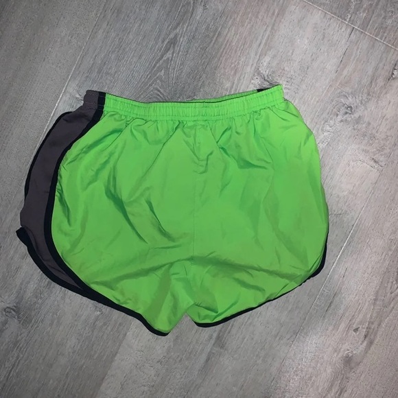 Nike Shorts Green - Picture 2 of 3